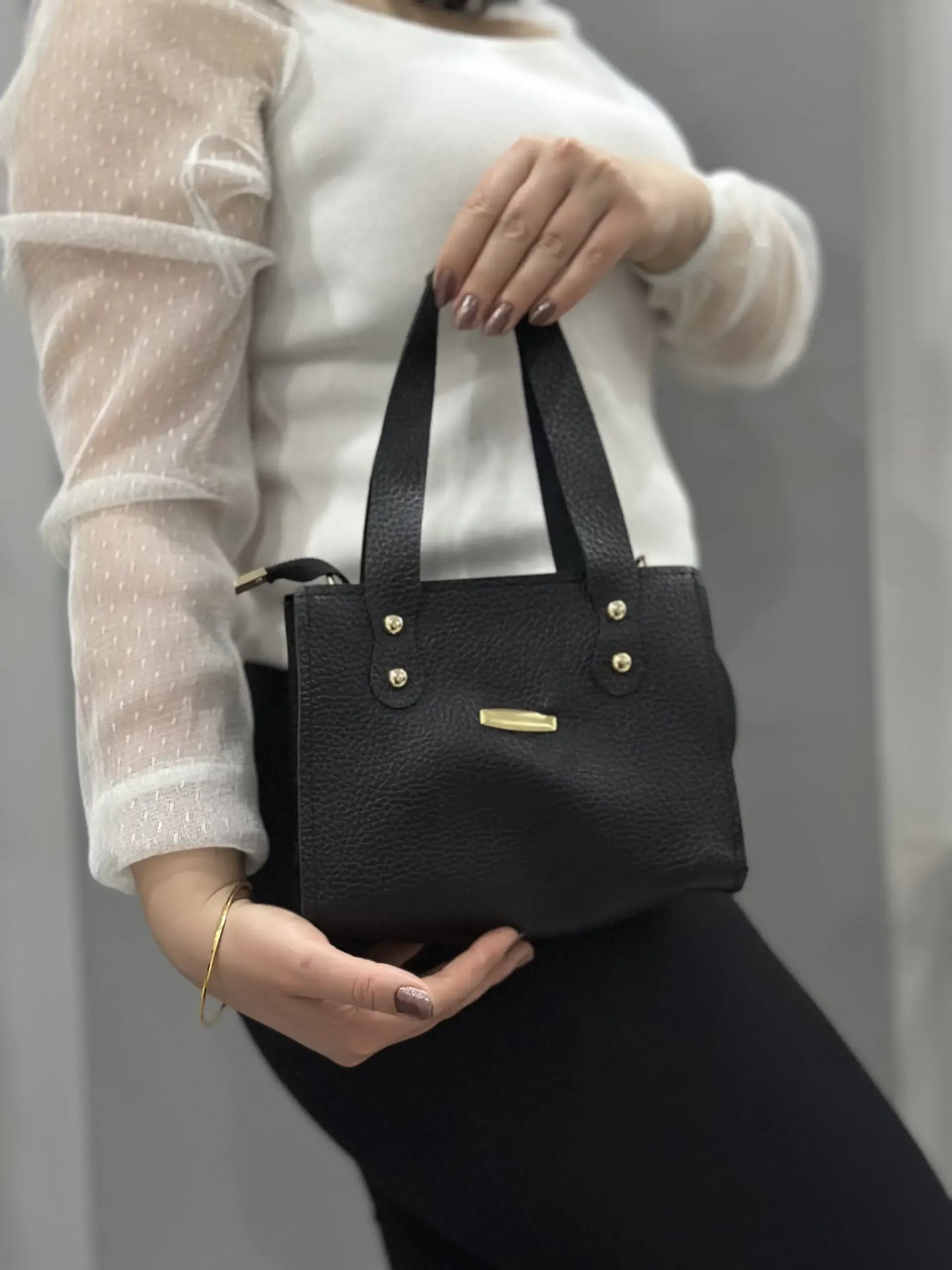Minimalist Mini Tote El Çantası - Gold Detaylı Şıklık | Siyah Rengi