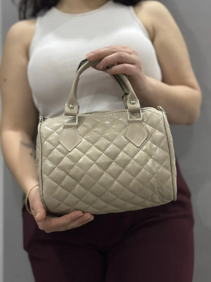 Zarif Kapitone Mini El Çantası – Şık & Günlük Kullanıma Uygun Bej