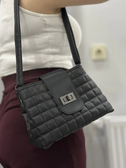 Trend Kapitone Omuz/El Çantası - Zincir Detaylı Şıklık | Siyah Rengi