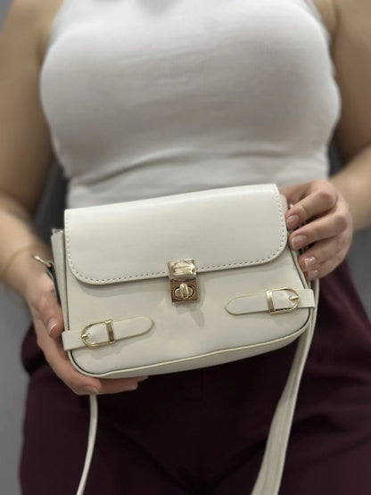 Tokalı Kapaklı Çapraz Çanta - Günlük Şıklık ve Kalite | Bej/Krem Rengi