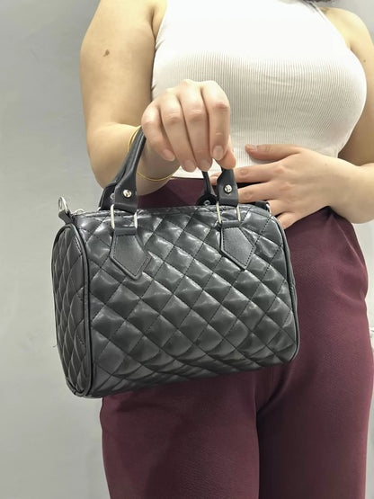 Zarif Kapitone Mini El Çantası – Şık & Günlük Kullanıma Uygun Siyah