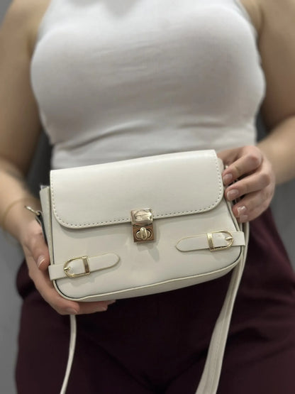Tokalı Kapaklı Çapraz Çanta - Günlük Şıklık ve Kalite | Bej/Krem Rengi